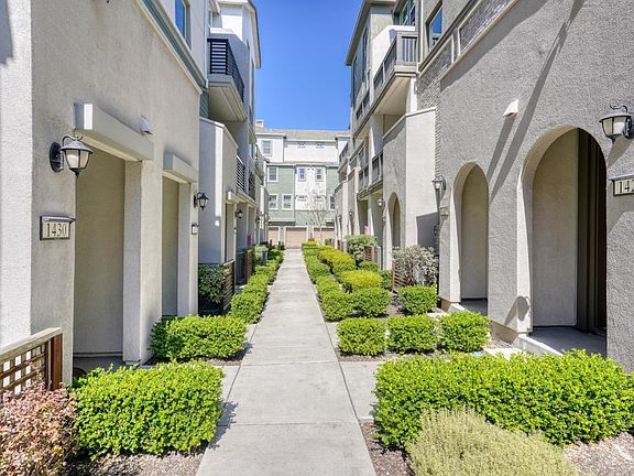 2nd image of 1425 Lavender Loop