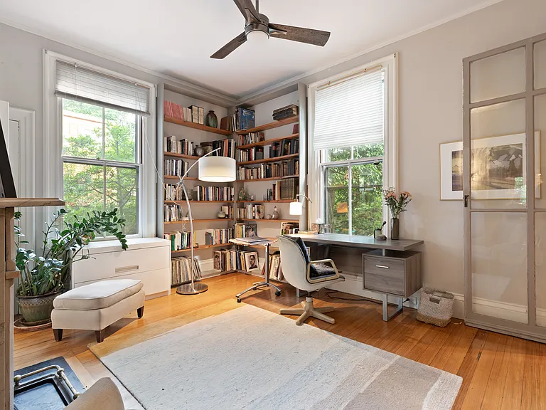 32 Hawthorn St #1 — Photo 7