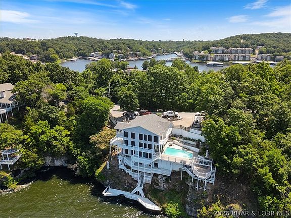 3rd image of 1493 Bluff Dr