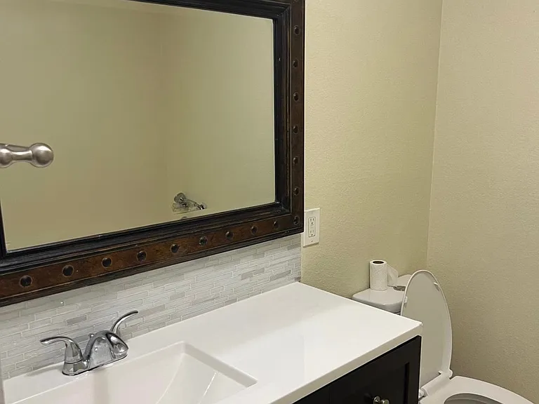 2403 W Acacia Ave — Photo 8