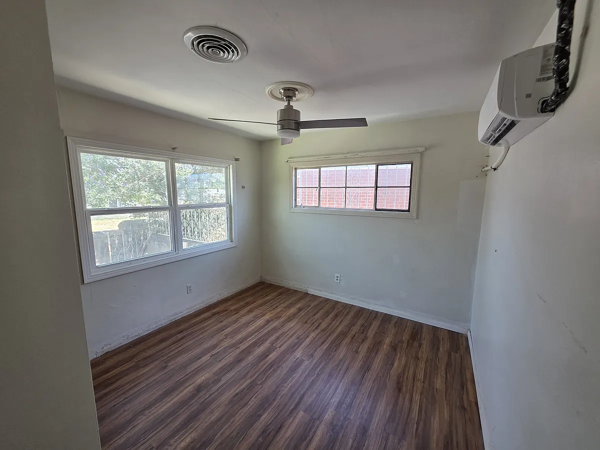 Building Photo - 3614 Douglas Ave #C