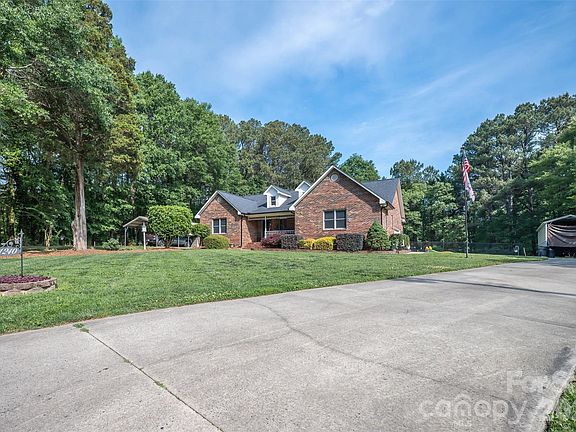 5th image of 1240 Petes Rd