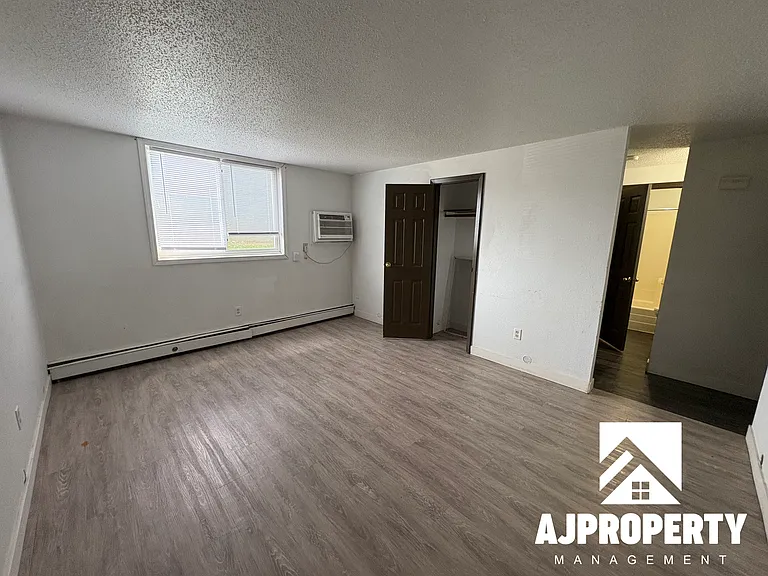 114 W 43rd St #3 — Photo 2