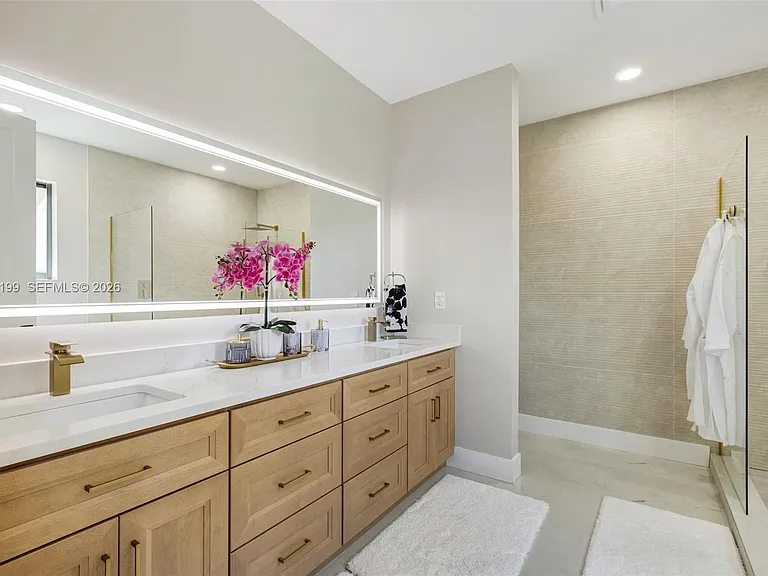 703 SW 17th St — Photo 59