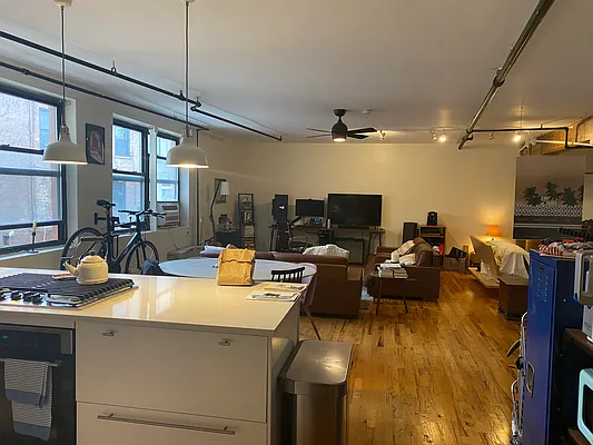 Rented by R New York | media 21