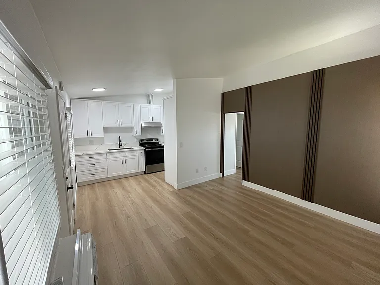 2330 N Grand Ave #18 — Photo 5