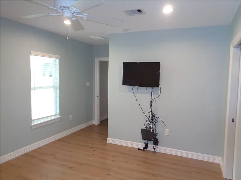 2035 Sherwood Forest St — Photo 16