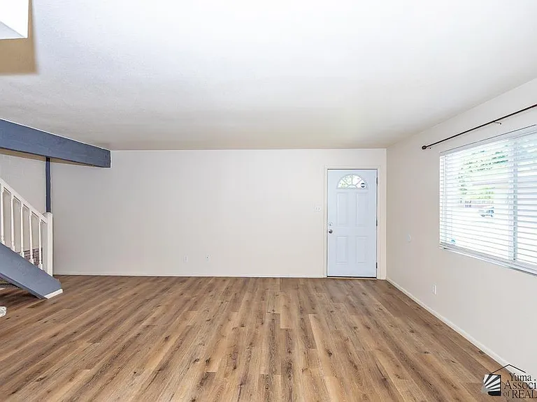 1242 W 20th Pl — Photo 3
