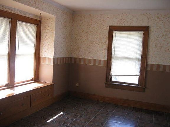 4th image of 65 Brickman Ave