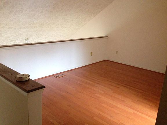 4th image of 409 Darby Ln