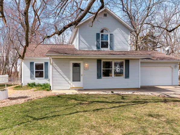 111 S West St, Hudson, IL 61748