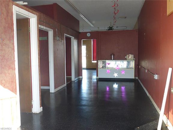 5th image of 802 E 222nd St