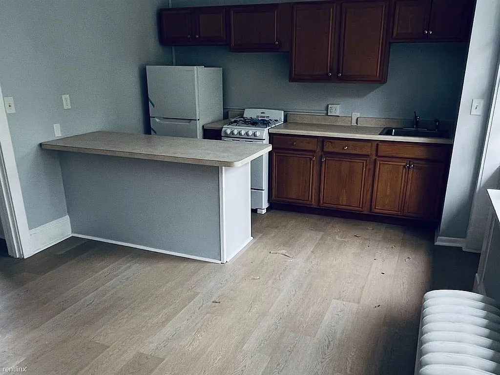 1 bed, 700 sqft, $900 — Photo 3