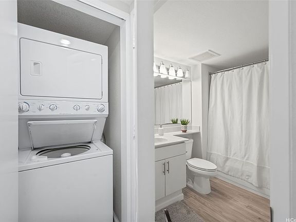 3rd image of 1090 Ala Napunani St APT 410