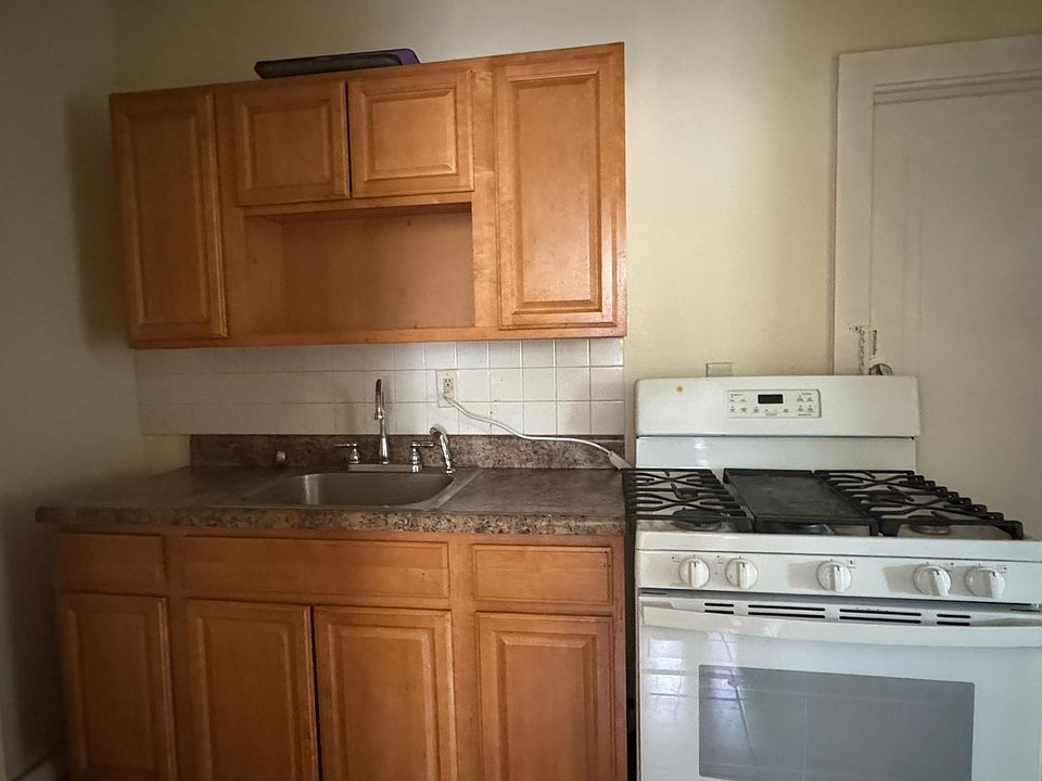 2nd image of 89 Hurlburt St Floor 2