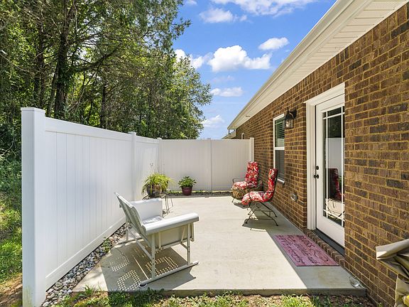 5th image of 121 Dogwood Ct