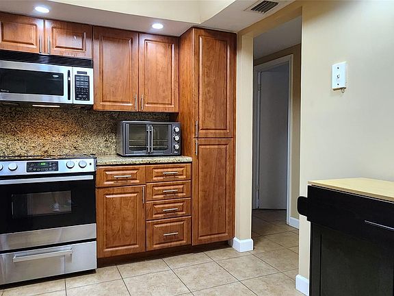 4th image of 495 SE 8th Street #134