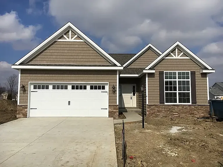 108 Cattail Ave — Photo 2