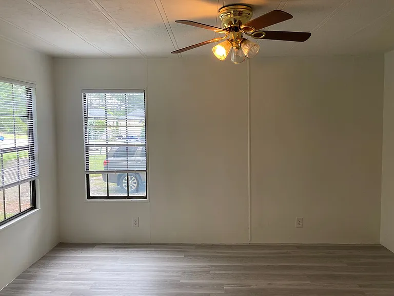 1749 N Lake Dr — Photo 11