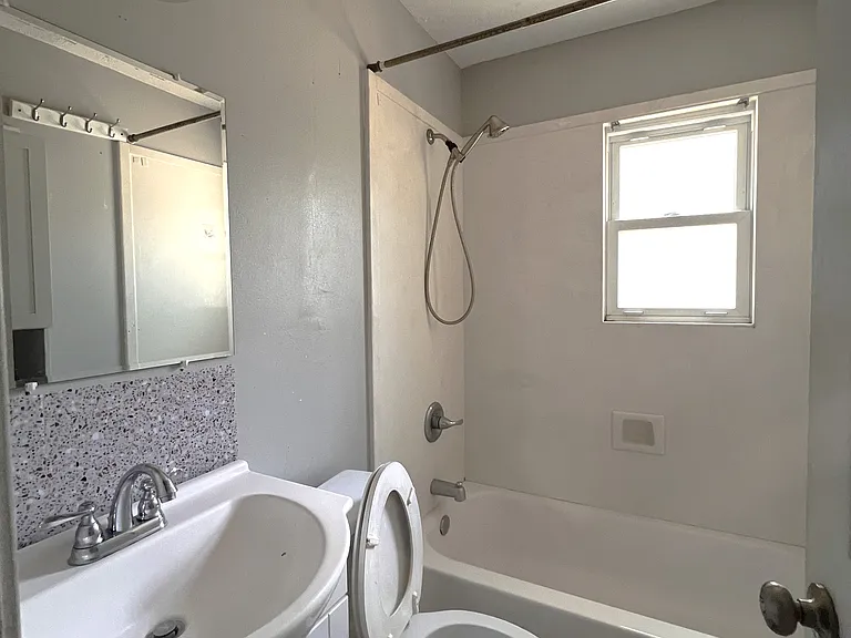 1112 Westwood Dr — Photo 11