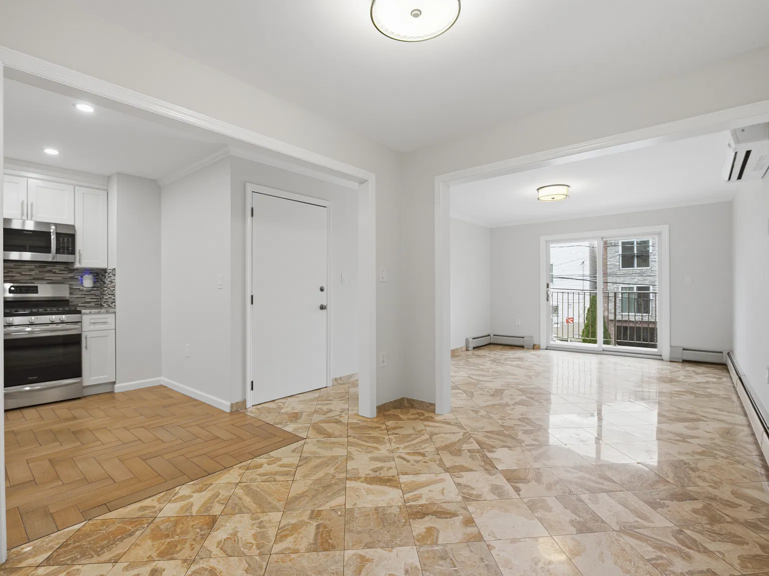 3 bed, 1050 sqft, $3,300 — Photo 1