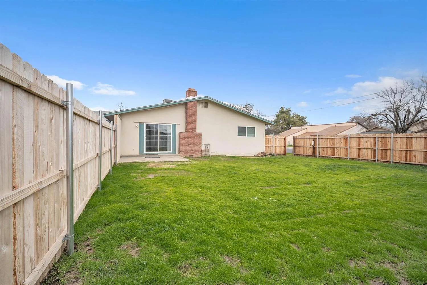 1336 Vernon Ave — Photo 3
