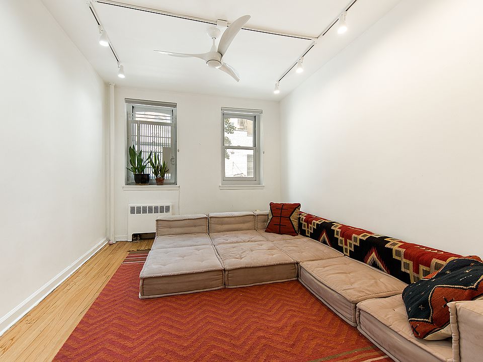 1st image of 20 Jane St APT 1A