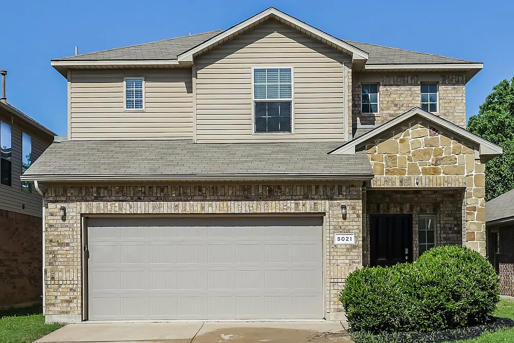 3 bed, 2.5 bath, 2052 sqft, $4,000 — Photo 1