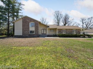 34347 Lakehurst Dr, Farmington Hills, MI 48331