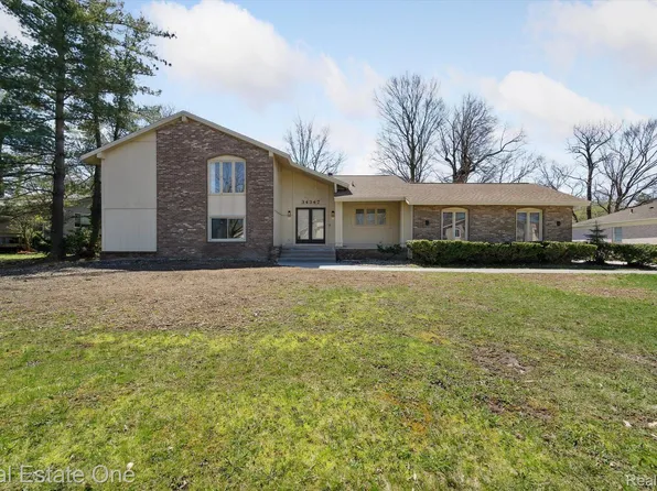 34347 Lakehurst Dr, Farmington Hills, MI 48331