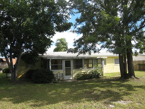 3rd image of 225 Narvaez Dr