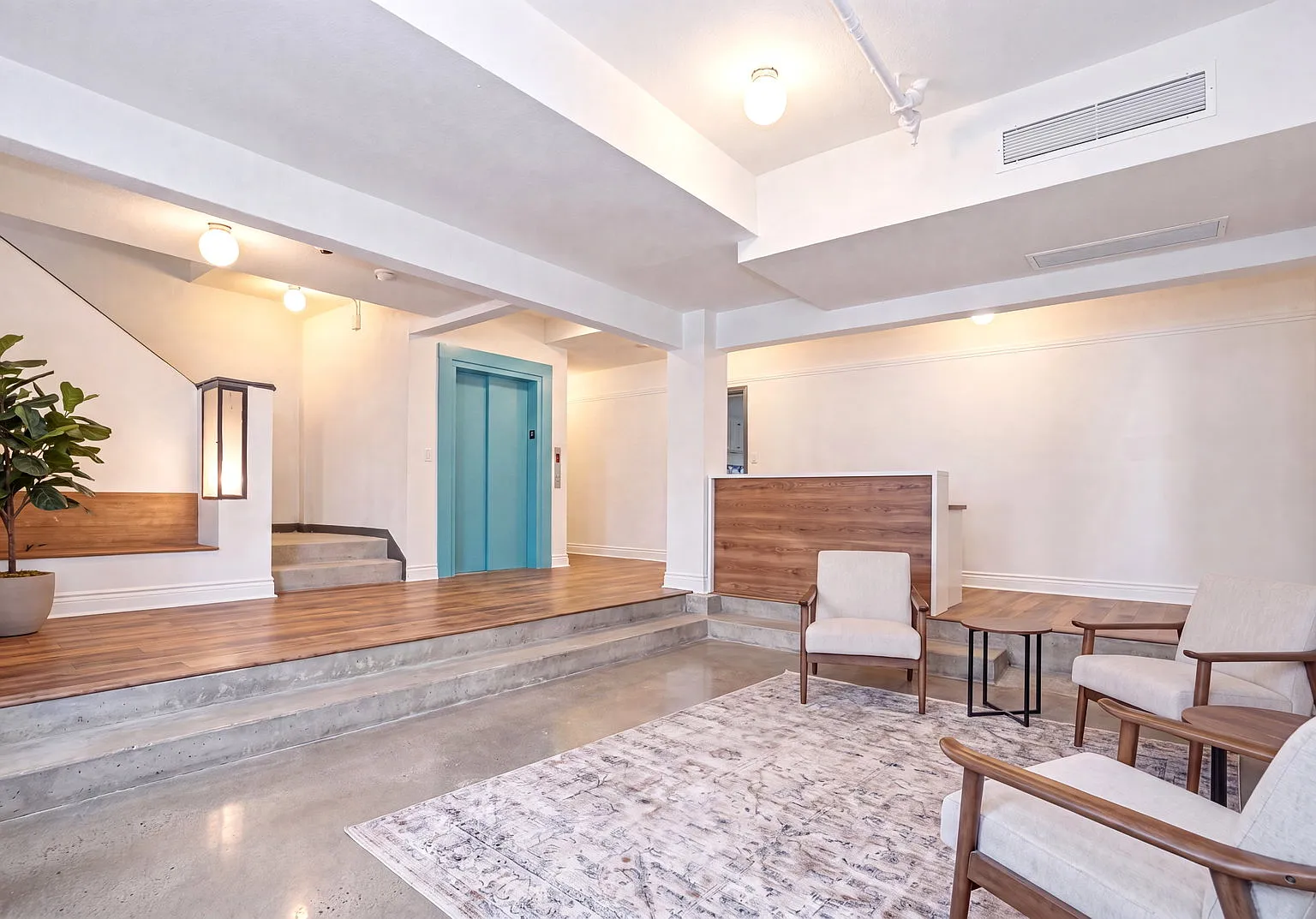5128 Marathon St — Photo 2