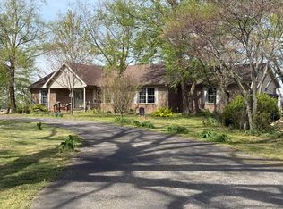 1382 County Road 700 N, Carmi, IL 62821