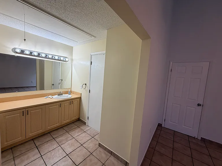 14279 Kendale Lakes Cir — Photo 42
