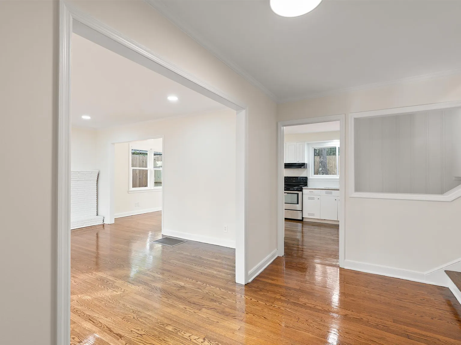 5 bed, 3775 sqft, $4,000 — Photo 4