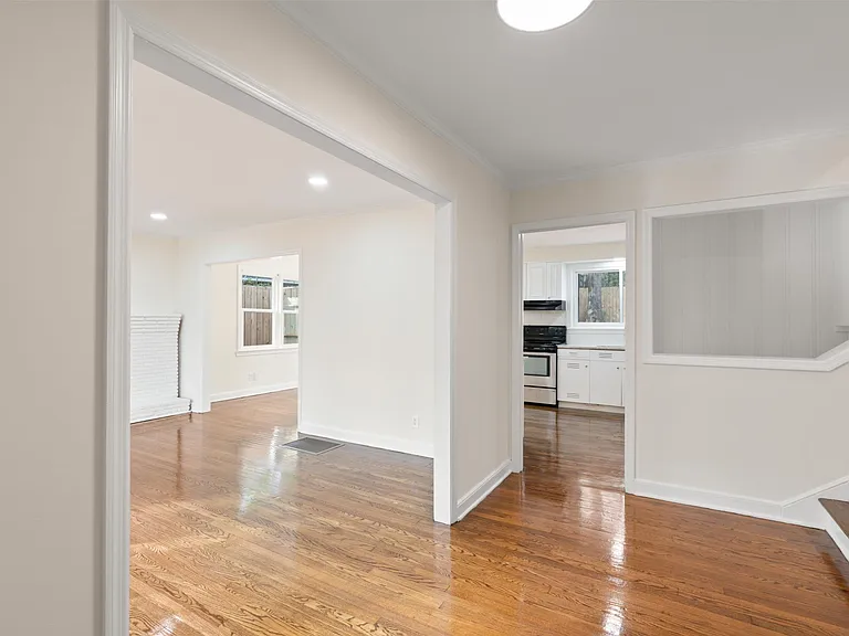 1537 Brennen Rd — Photo 4