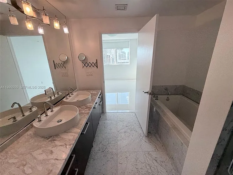 244 Biscayne Blvd #3803 — Photo 3
