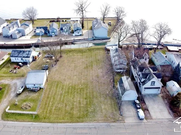 11309 Harold Dr, Luna Pier, MI 48157