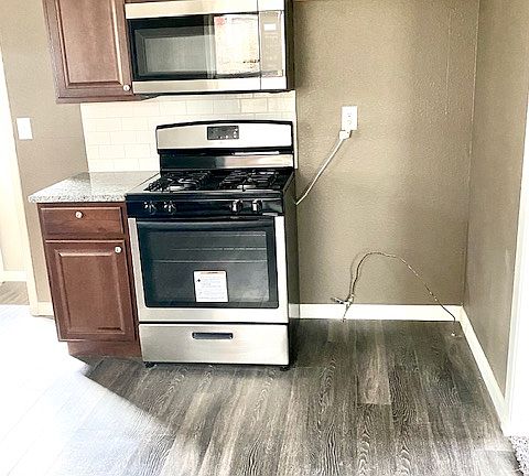 4th image of 501 Arehart Ln
