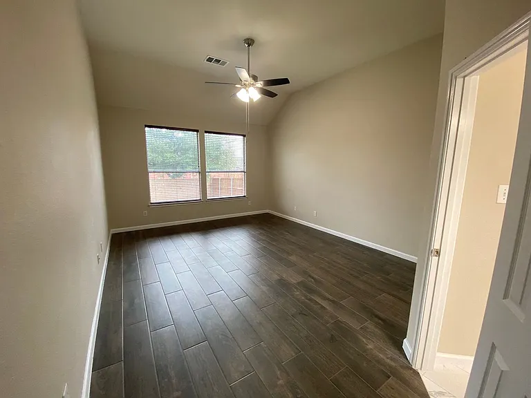 5668 Imperial Meadow Dr — Photo 15