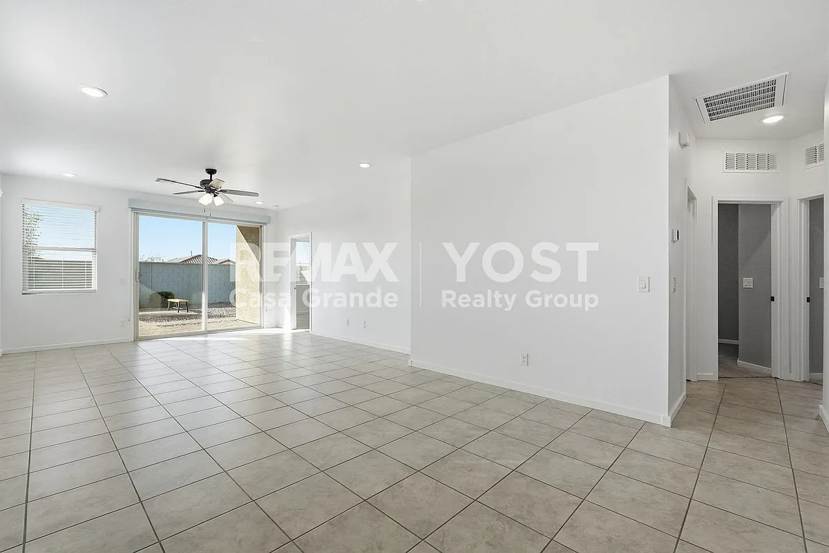 Building Photo - 40499 W Sunland Dr