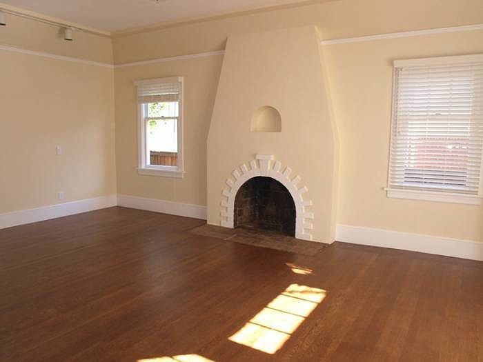 Living room w/Fireplace