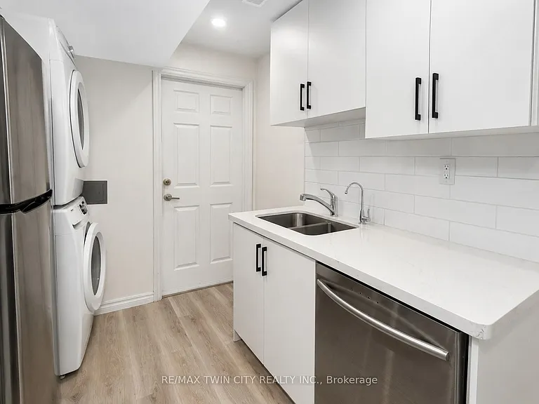 166 Ladyslipper Dr #BASEMENT — Photo 11