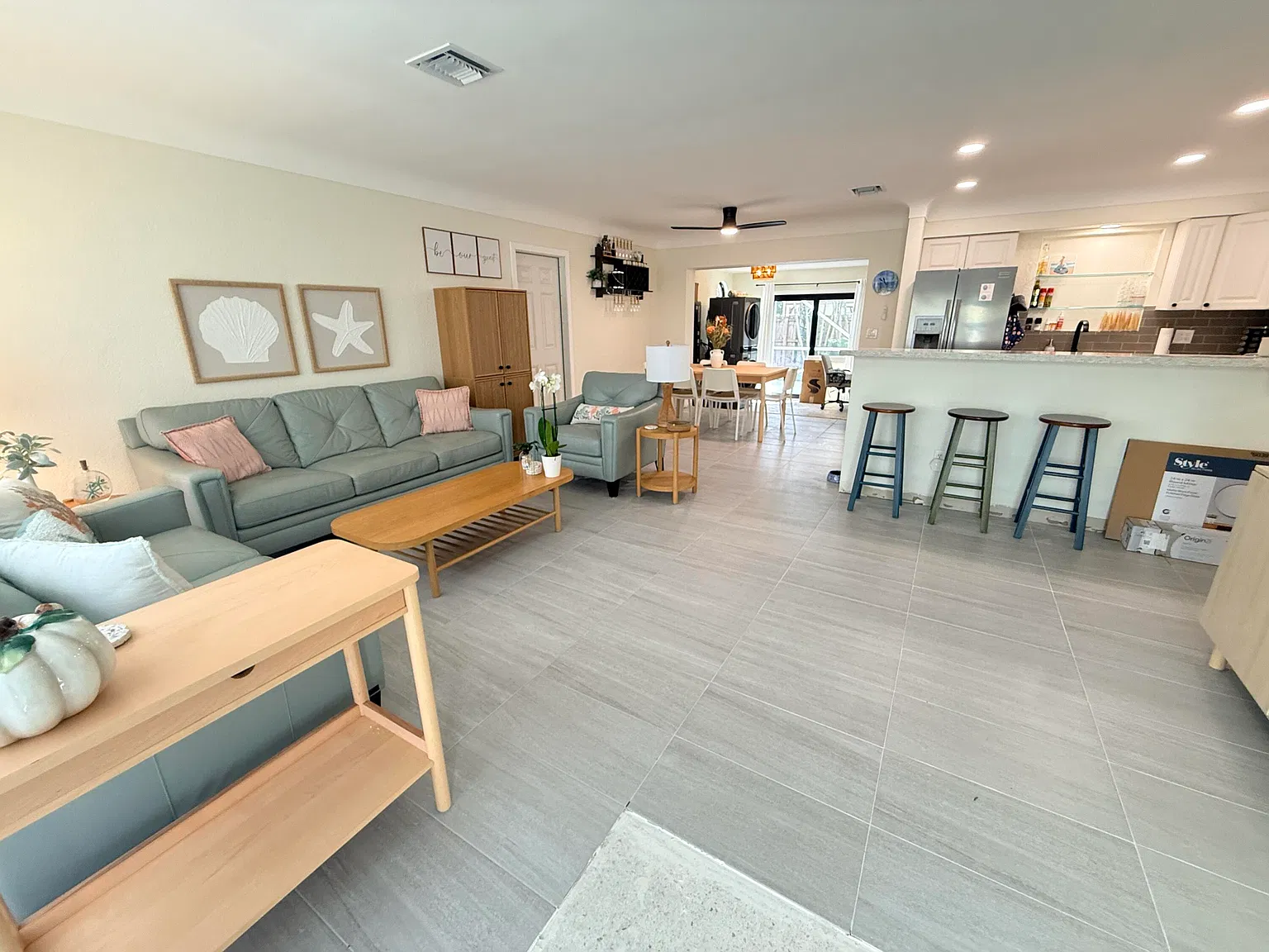 3 bed, 2.0 bath, 1558 sqft, $6,500 — Photo 2