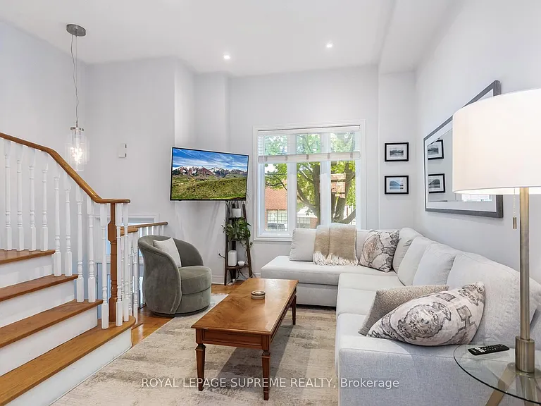 16 Lightbourn Ave — Photo 8