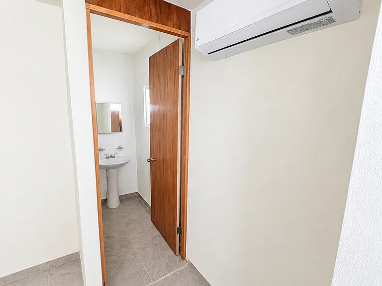 1673 Calle 34 SW — Photo 10