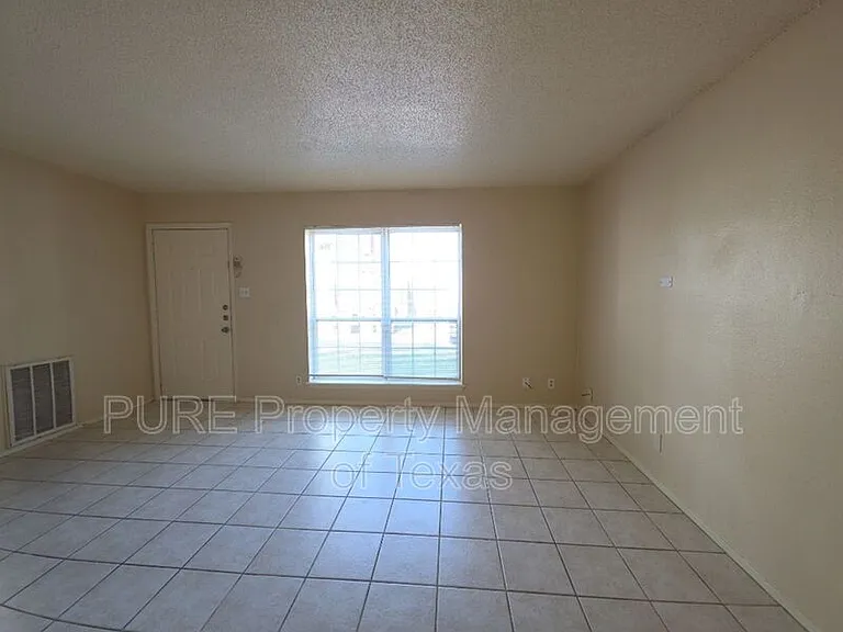 5808 Wellington Dr #3 — Photo 4