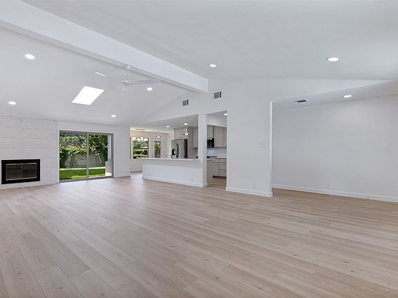 4th image of 919 Wedgewood Way