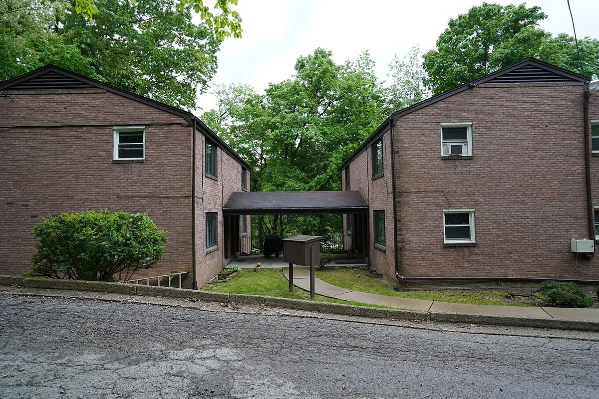 Building Photo - 3447-3453 Evergreen Rd