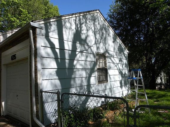 fully fenced back yard